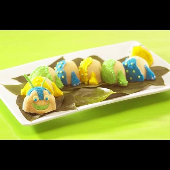 Nordic Ware Caterpillar Cakelet Pan 5 cup / 1.2 liter - Picture 2 of 8